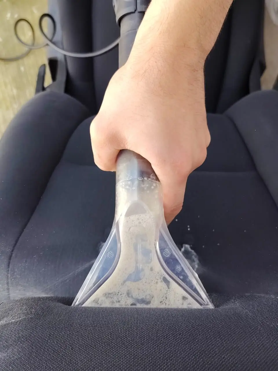Proceso de limpieza de tapizado vehicular